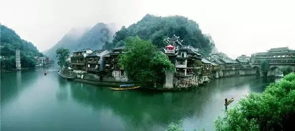 胡歌老婆产后复工陪其拍广告
